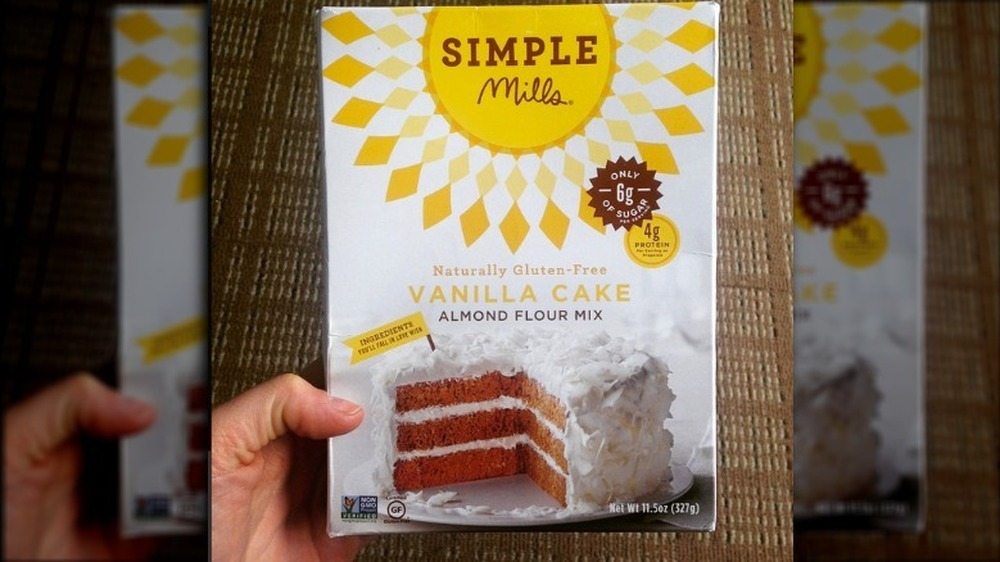 Simple Mills Смесь миндальной муки для ванильного торта