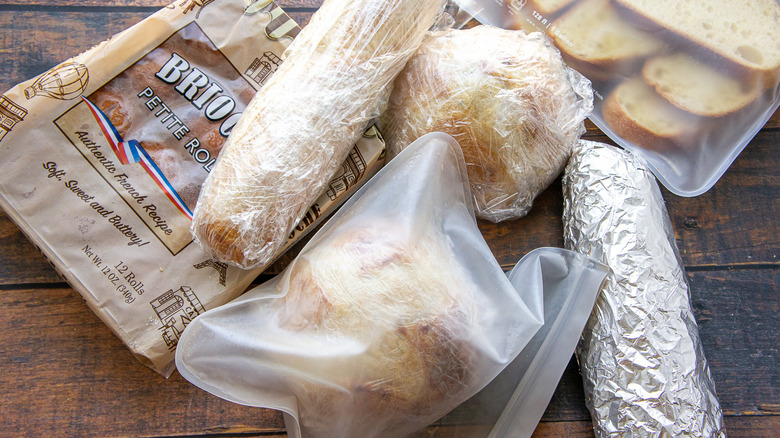 замороженный хлеб в разных упаковках