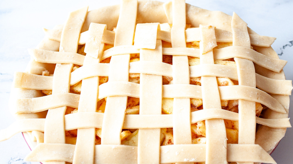 яблочный пирог с решетчатой корочкой