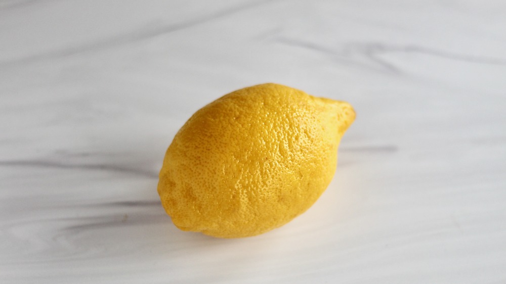 Крупный план свежего лимона
