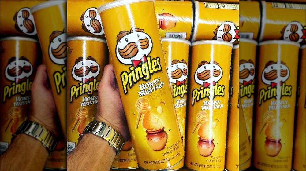 Чипсы Pringles со вкусом медовой горчицы