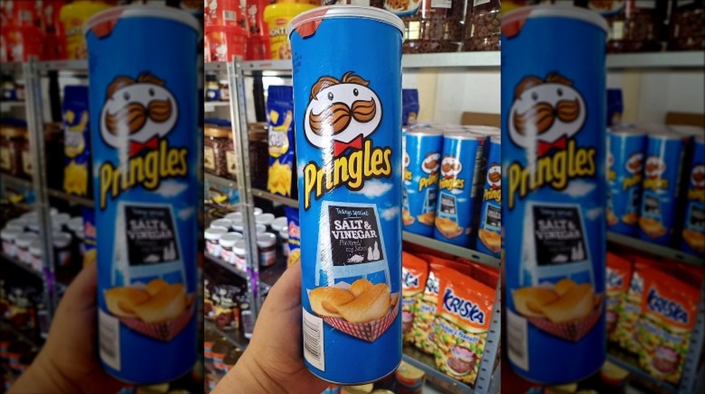 Чипсы Pringles со вкусом соли и уксуса