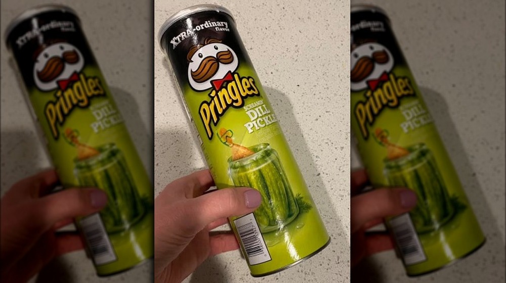 Чипсы Pringles Screamin' Dill Pickle со вкусом укропа