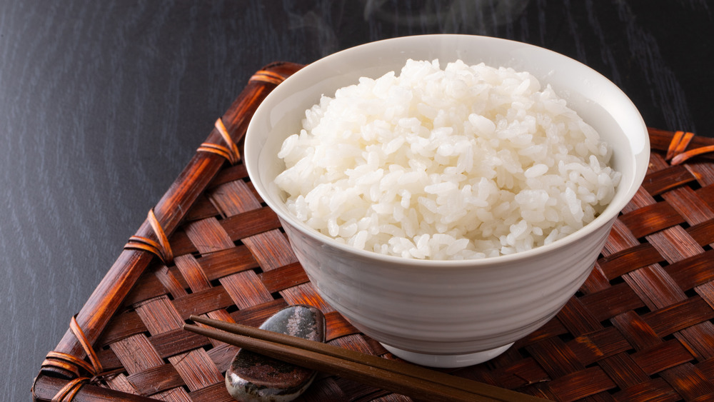Миска белого риса