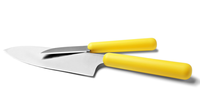 Поварской нож и разделочный нож с желтыми ручками