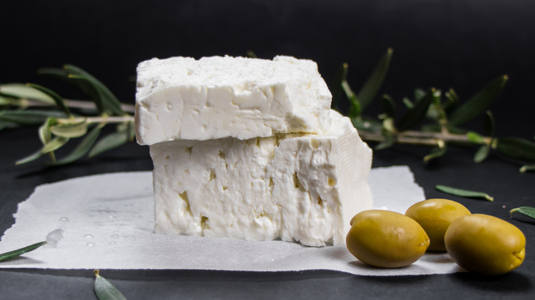 Сыр фета с оливками
