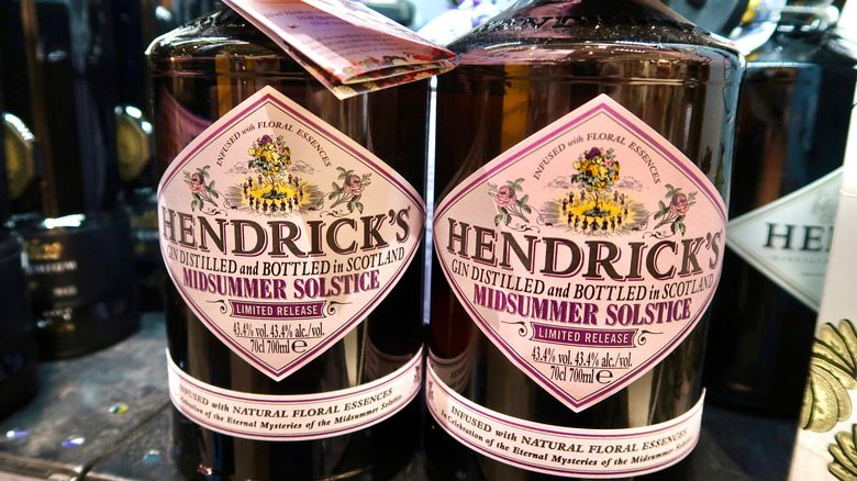 Бутылки с джином Hendrick's Gin Midsummer Solstice Bottles